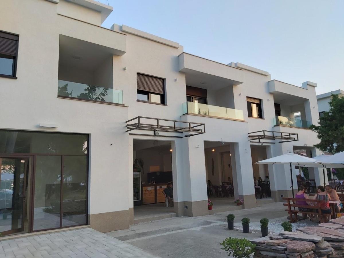 Zia Apartments Bar Exterior photo